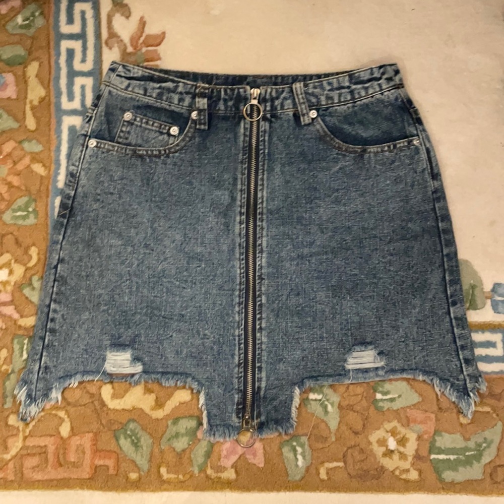 Fashion Nova Denim Skirt with vertical zipper. Size (M) Medium